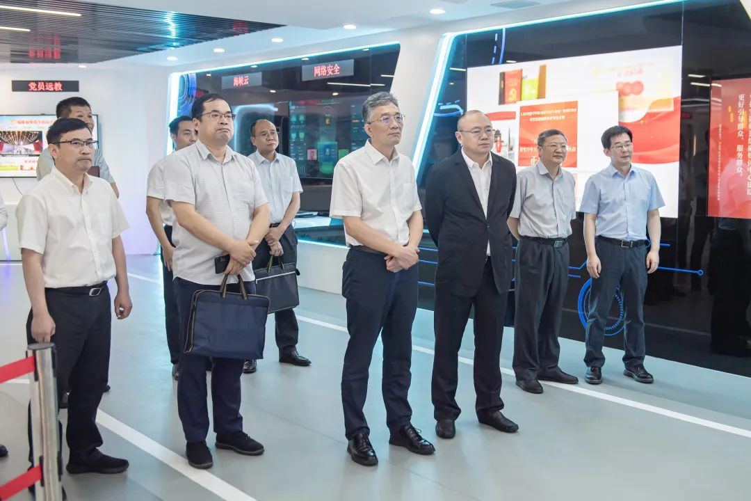 福建信管局一行到福建廣電網(wǎng)絡(luò)、中廣電移動(dòng)福建分公司調(diào)研廣電5G建設(shè)工作