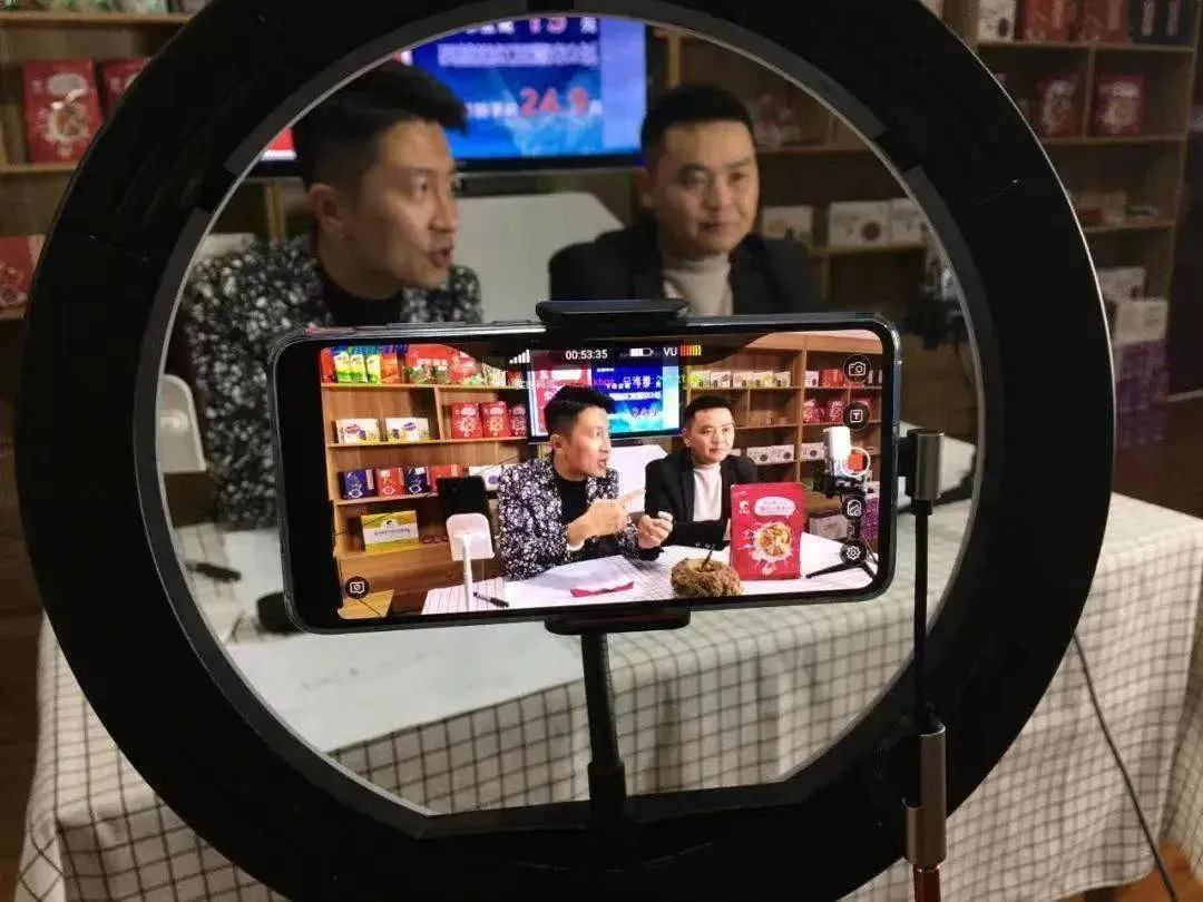 各級主流媒體進入深度融合發(fā)展攻堅期——傳統(tǒng)廣電要從“合而為一”到“融為一體” 各級主流媒體進入深度融合發(fā)展攻堅期——傳統(tǒng)廣電要從“合而為一”到“融為一體”