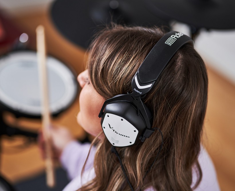 Roland 和 V-MODA 合作推出 VMH-D1 電鼓專(zhuān)用頭戴耳機(jī) Roland 和 V-MODA 合作推出 VMH-D1 電鼓專(zhuān)用頭戴耳機(jī)